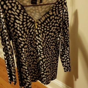 Cute quarter sleeve black & white shirt